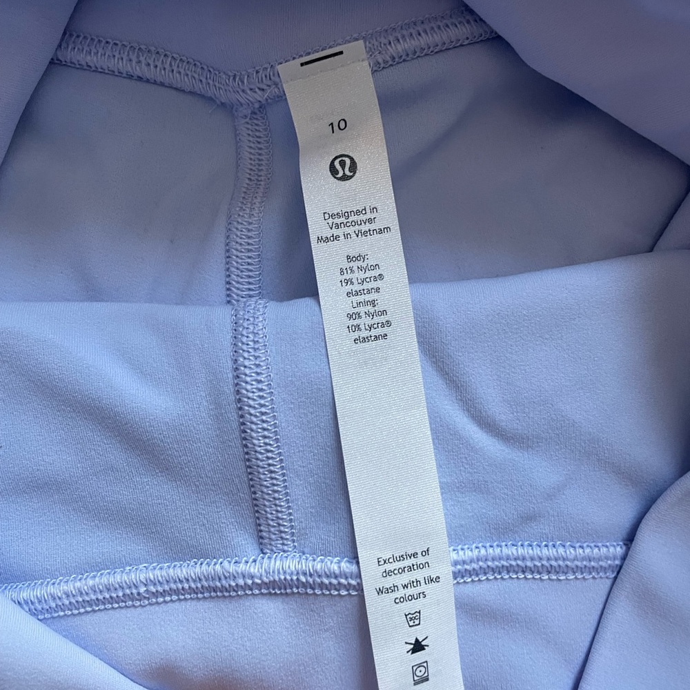 Lululemon High Rise Align with pockets 23” size 10
